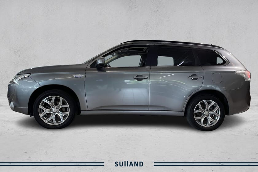 Bilde 2 av Mitsubishi Outlander PHEV 2.0 / Instyle+ / Panorama / Skinn / Krok / Aut