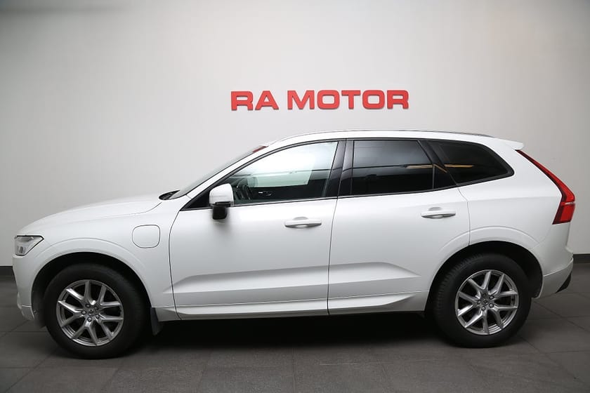 Bild 2 av Volvo XC60 T8 Twin Engine AWD Momentum Edt Aut Pano Drag Leasbar