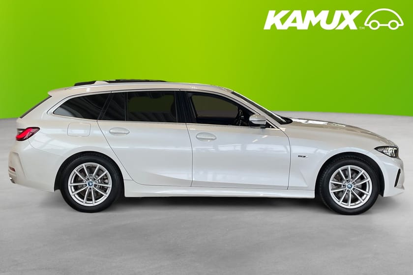Bild 1 av BMW 330e Touring Widescreen Navi Drag Moms 292hk