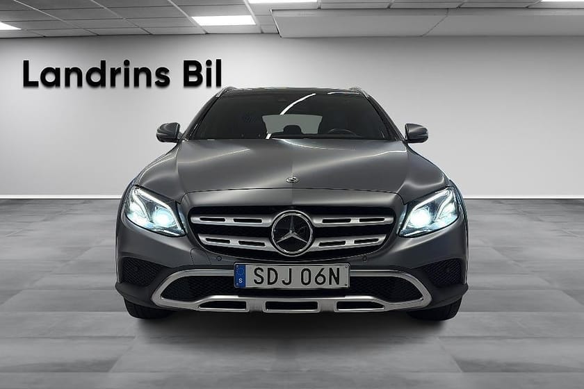 Bild 2 av Mercedes-Benz E 220 d 4MATIC All-Terrain All-Terrain,HUD,Burmester,Drag,Panoramatak