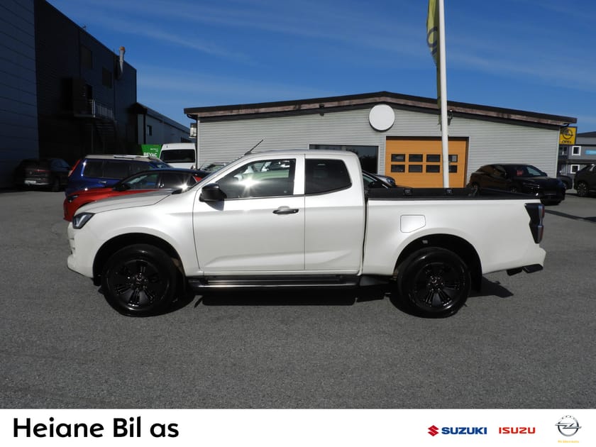 Bilde 2 av Isuzu D-Max Space Cab Extended Premium Black 163hk automat