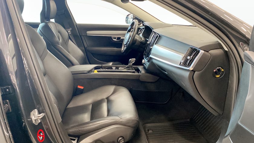 Bild 3 av Volvo S90 D5 AWD (235hk) Momentum - Backkamera - Värmare