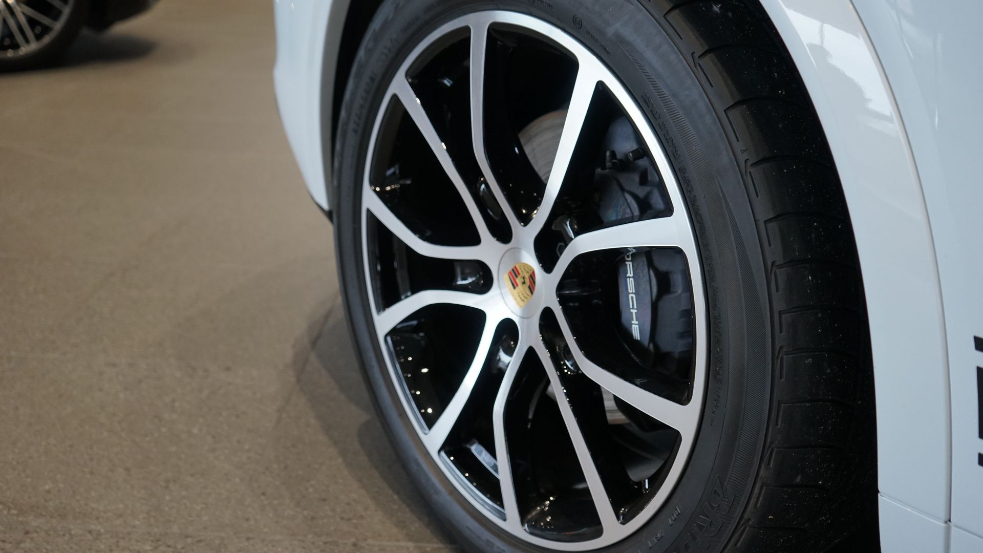 Porsche Cayenne Platinum Edition 2023, kuva 4/7