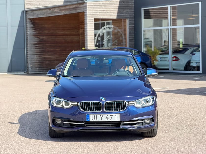 Bild 3 av BMW 330e Sedan Steptronic Sport line Skinn B-Kamera Navi