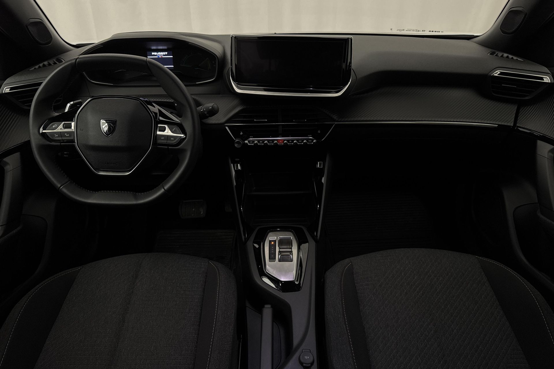 Peugeot 2008 1.2 Hybrid 145 2025, photo 7/10