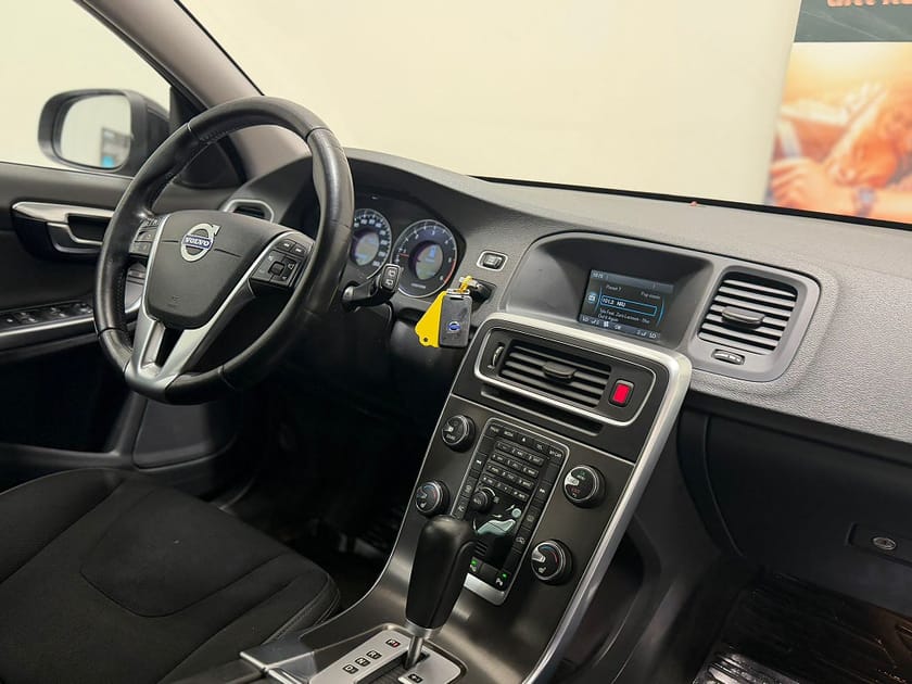 Bild 2 av Volvo V60 DRIVe Powershift Momentum Euro 5