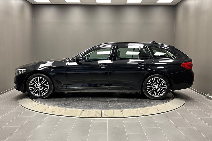 Bild 4 av BMW 520d xDrive Touring Touring-Sport line-Dragkrok-Rattvärme