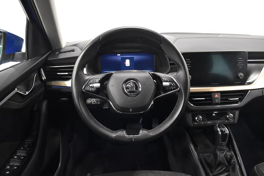 Bild 2 av Škoda Kamiq 1.0 TSI Adv EDT Drag AdaptivF Rattv Cockpit 110hk