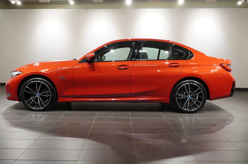 Bild 2 av BMW 330e xDrive Sedan M Sport Drag HiFi 19 Shadowline BSI
