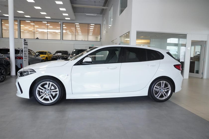 Bild 3 av BMW 118i 5-Dörrar M Sport Akt Farthållare HiFi Tonade Rutor