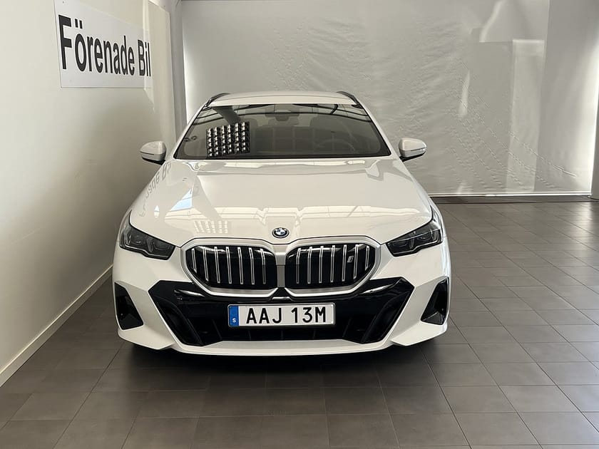 Bild 2 av BMW i5 xDrive40 Touring M Sport Rattvärme Drag Comfort Access
