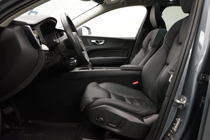 Bild 5 av Volvo XC60 B5 AWD Bensin Mom Advanced SEIII, Taklucka, Baklucka elmanövrerad