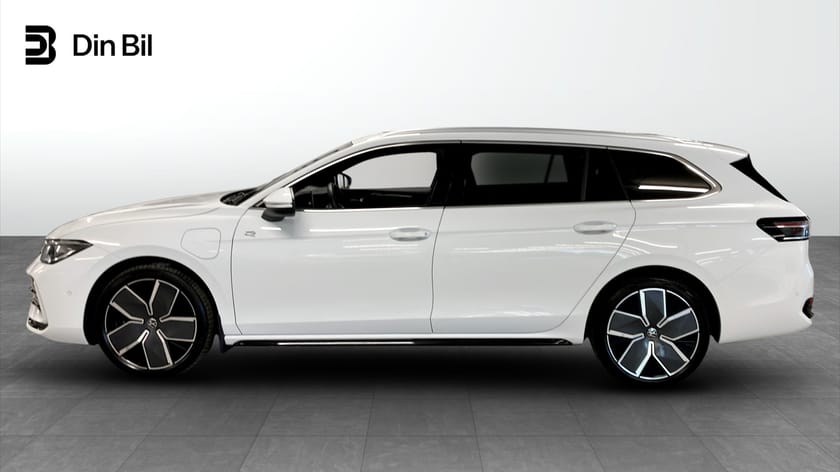 Bild 2 av Volkswagen Passat Variant eHybrid 1.5 TSI 272HK DSG/ Pano & Drag