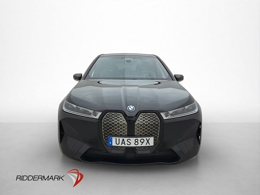 Bild 3 av BMW iX xDrive50 Exclusive Innovation Sportpaket Sky H/K Moms
