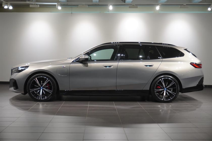 Bild 4 av BMW 530e xDrive Touring M Sport Pro Bw Kamera 20 Drag