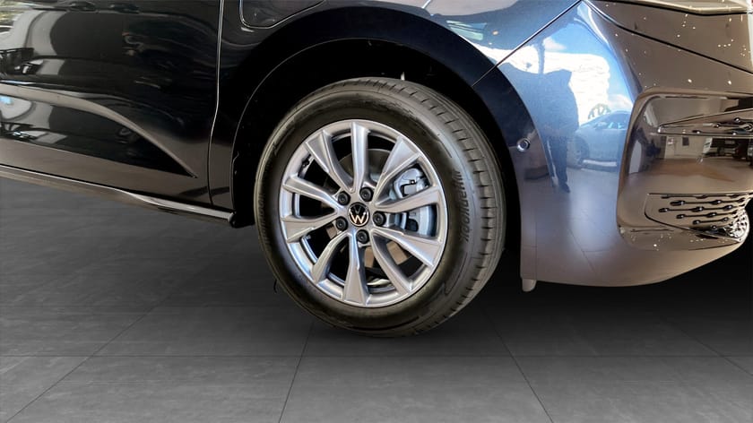 Bild 4 av Volkswagen Multivan eHybrid 4M STYLE HJULBAS: 3124 MM KORT ÖVERHÄNG MOTO
