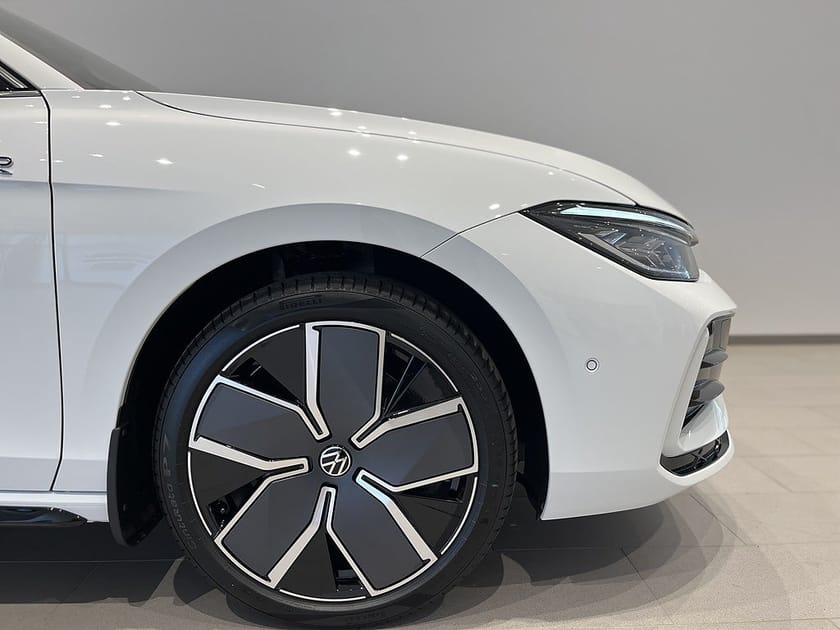 Bild 5 av Volkswagen Passat Variant eHybrid 272 DSG6 R-LINE | LAGERBIL
