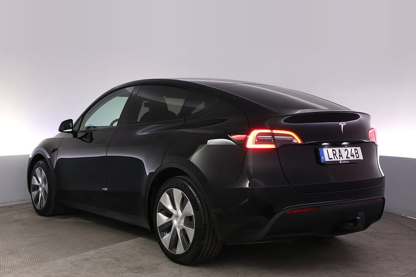 Bild 4 av Tesla Model Y Standard Range RWD Autopilot Panorama Drag