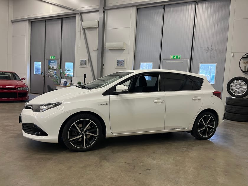 Bild 2 av Toyota Auris Hybrid e-CVT Intense Edition Kamera 136hk