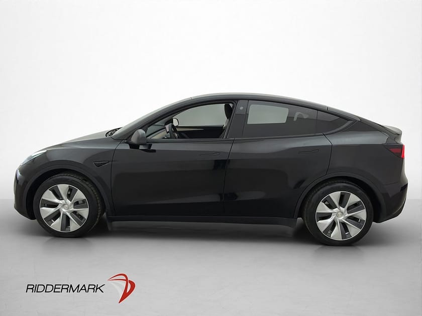 Bild 1 av Tesla Model Y Standard Range RWD 299hk Kamera Pano Svensksåld