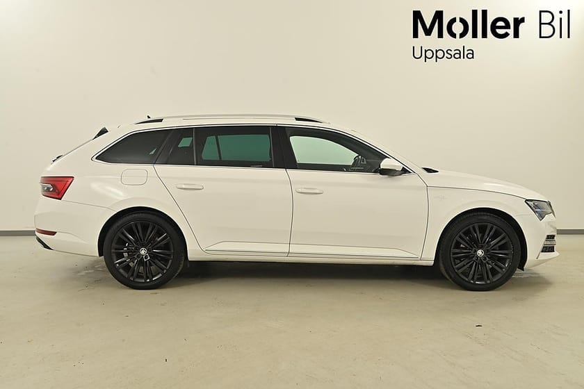 Bild 2 av Škoda Superb iV Kombi Skoda 1.4 TSI 218hk L&K Pano Cockpit Värmare Drag