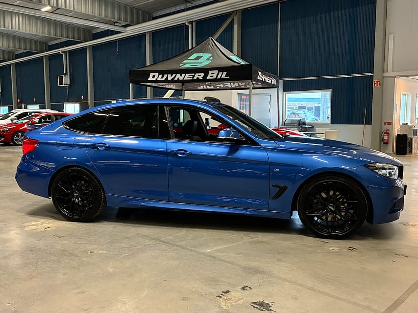 Bild 3 av BMW 330i GT Gran Turismo Aut M Sport | Pano | HUD | 360°