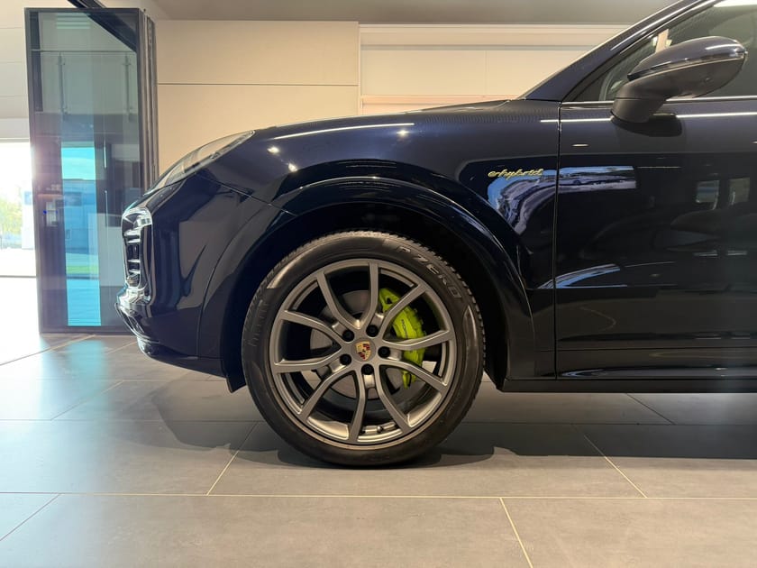 Bild 2 av Porsche Cayenne E-Hybrid Platinum Edition 462hk