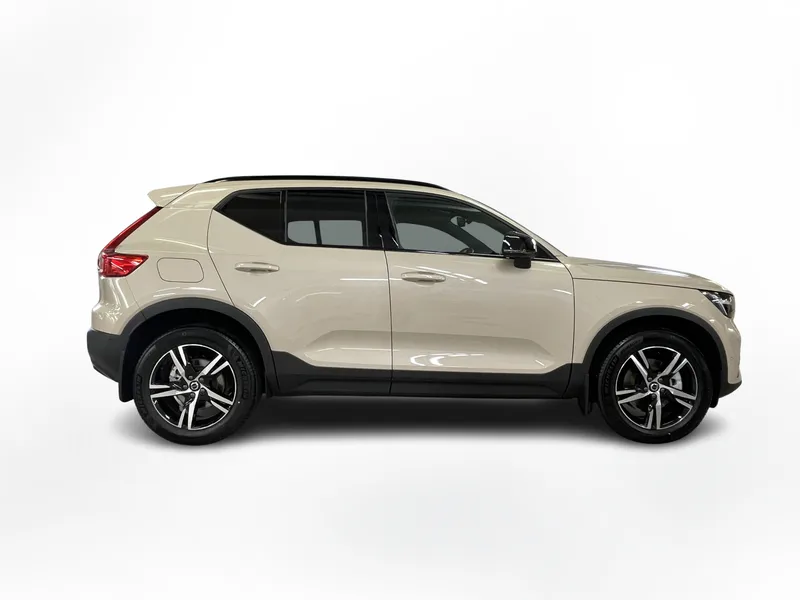 Bild 8 av 16 – Volvo XC40 B4 FWD Bensin Plus Dark