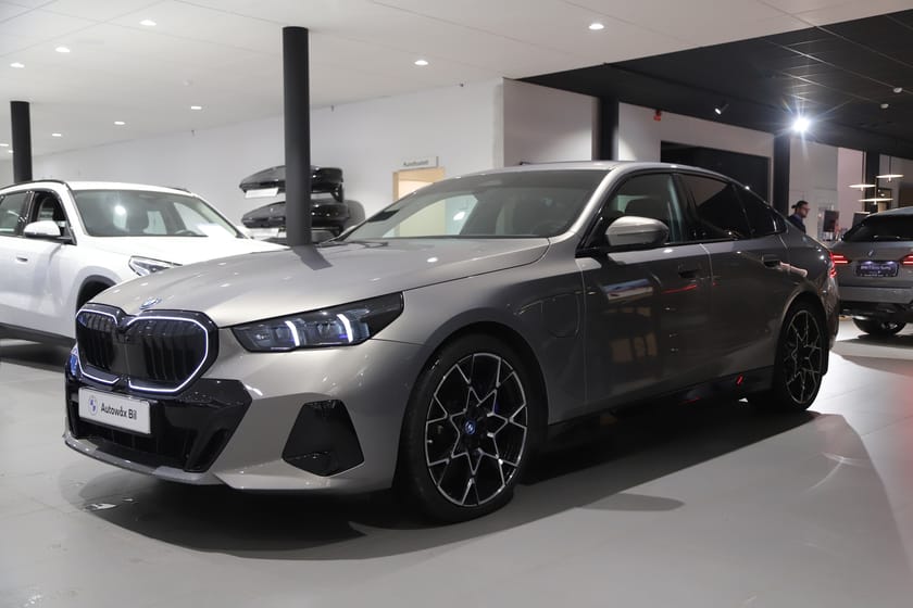 Bild 1 av BMW 550e xDrive Sedan M Sport // M Performance