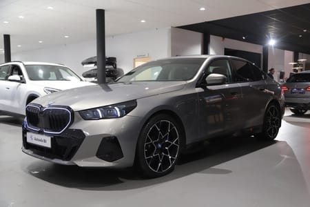 BMW 550e xDrive Sedan M Sport // M Performance