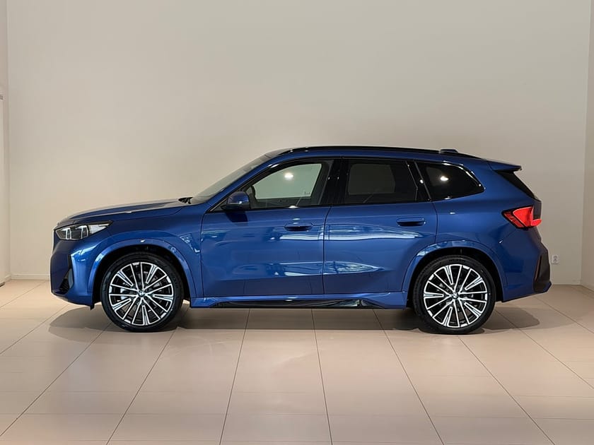 Bild 2 av BMW iX1 xDrive30 xDrive30, M-Sport, Driving Plus, Parking Plus, Drag