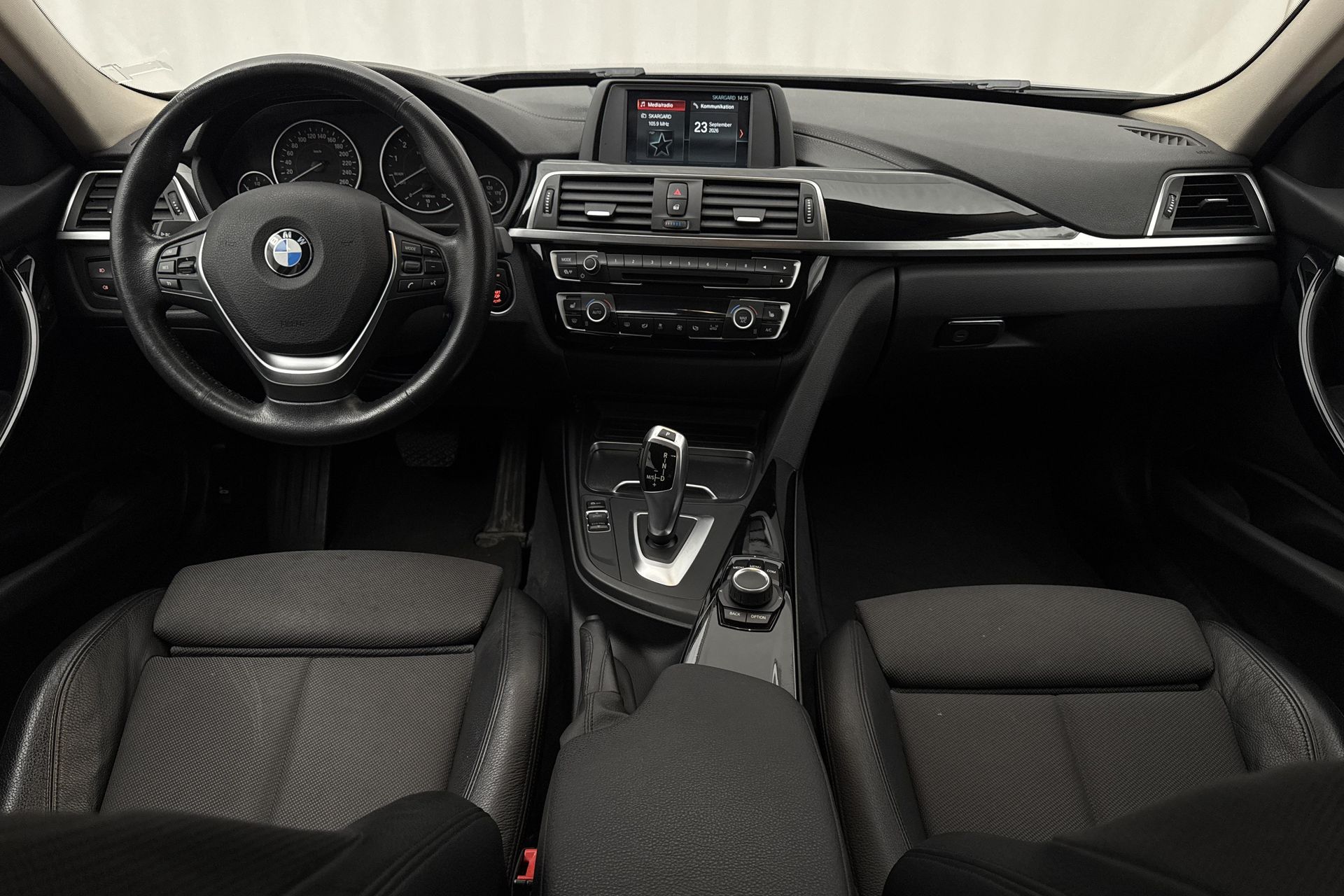 BMW 320i 2018, photo 7/10