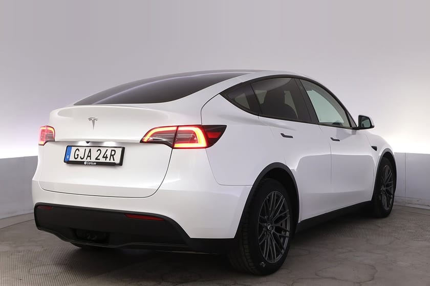 Bild 5 av Tesla Model Y Long Range AWD Autopilot Pano Drag