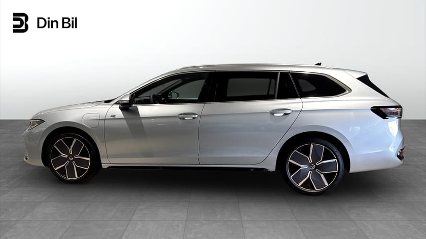 Bild 2 av Volkswagen Passat Variant eHybrid R-Line DSG Drag/P-värmare/Panorama
