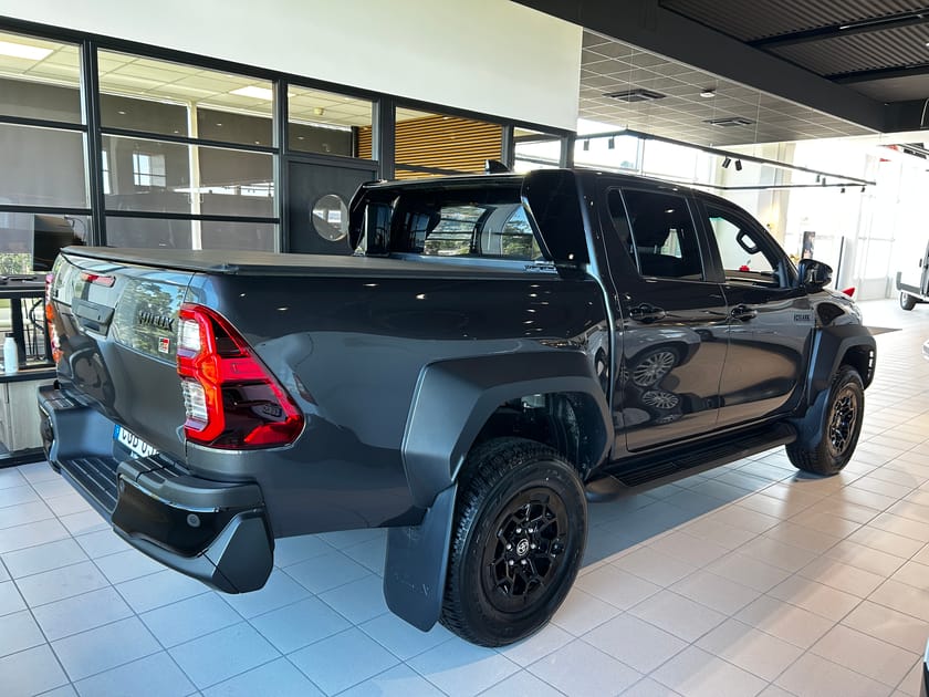 Bild 4 av Toyota Hilux Dubbelhytt D-CAB 2,8 AUT6 4WD GR SPORT II