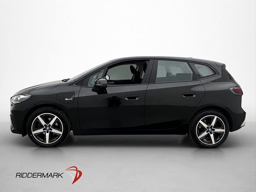 Bild 4 av BMW 225e xDrive Active Tourer 245hk HuD 360° Navi Drag