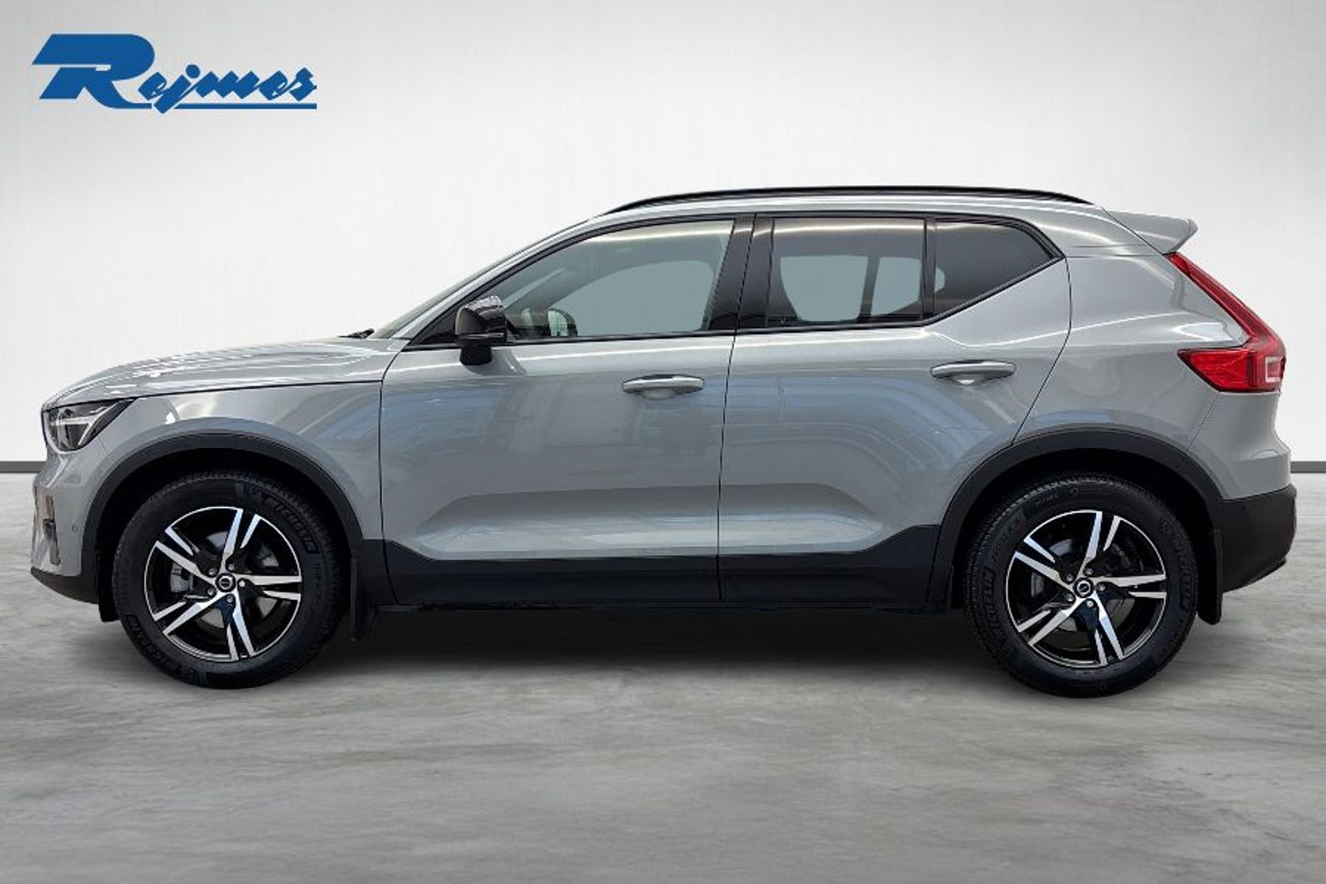 Volvo XC40 B3 FWD Bensin Plus Dark 2025, bild 4/10
