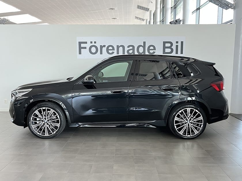 Bild 3 av BMW iX1 xDrive30 M Sport Drag H/K Elstol Rattvärme