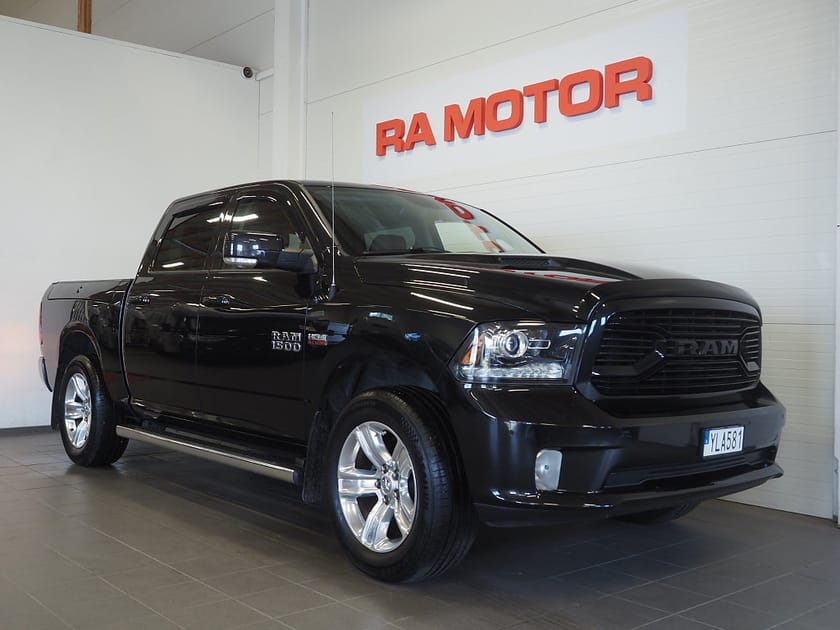 Bild 2 av RAM 1500 Crew Cab Sport 5.7 V8 395hk HEMI 4x4 TorqueFlite |Taklucka|Drag|