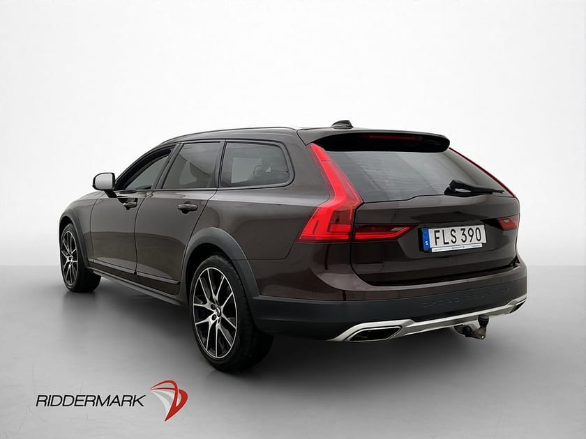Bild 5 av Volvo V90 Cross Country D5 235hk AWD Pano Värm B&W HUD Drag