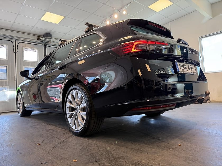 Bild 3 av Škoda Superb iV Kombi Skoda Drag Gps Värmare Massage Carplay 25,7 kWh MOMS