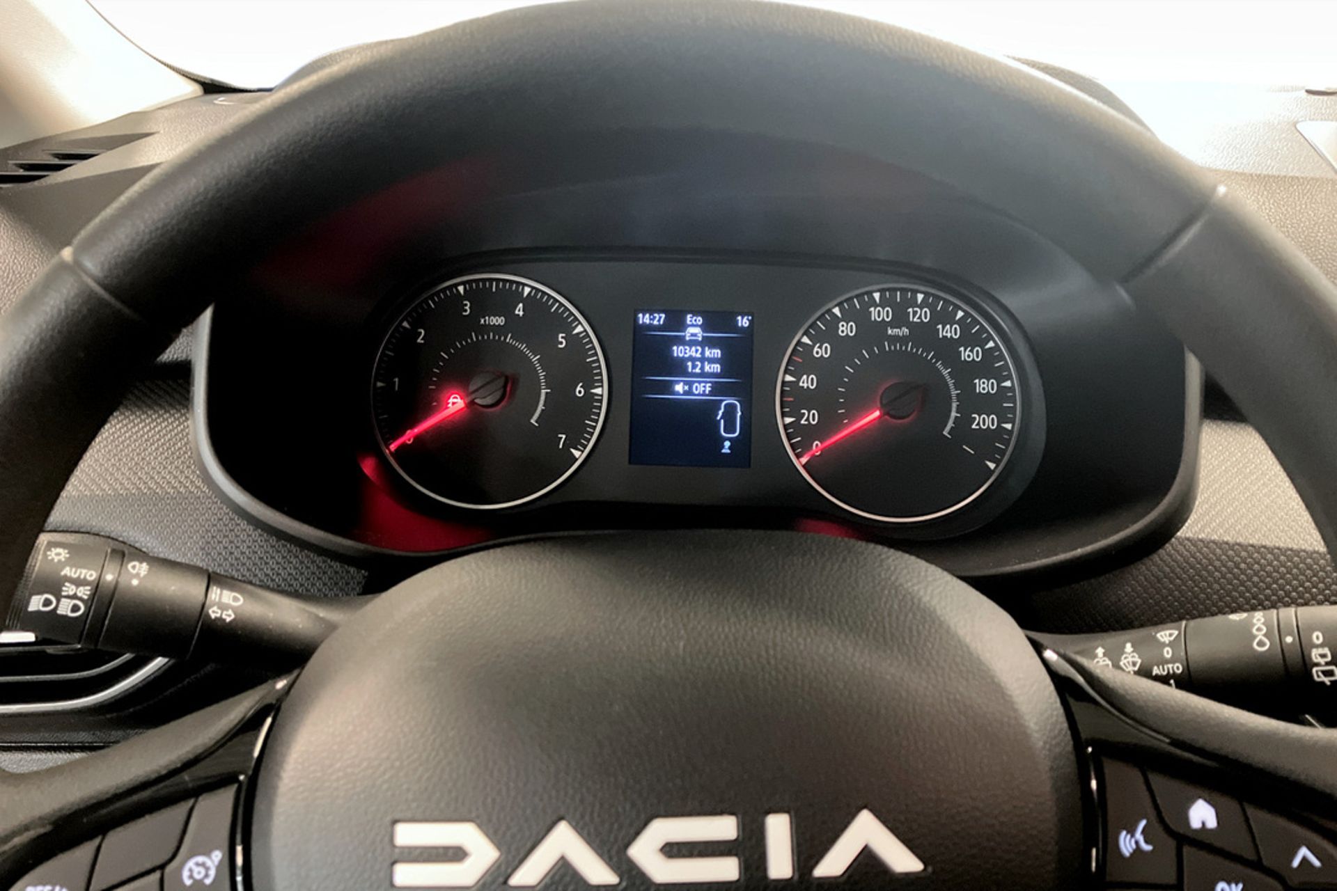 Dacia Sandero TCe 90 Essential II 2025, bild 7/9