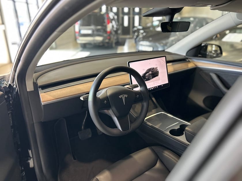 Bild 5 av Tesla Model Y Long Range AWD 514hk / Dragkrok / Moms
