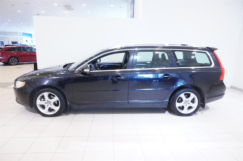 Bild 2 av Volvo V70 Momentum 2,4 D 175hk Dragkrok Läderklädsel El-Stol