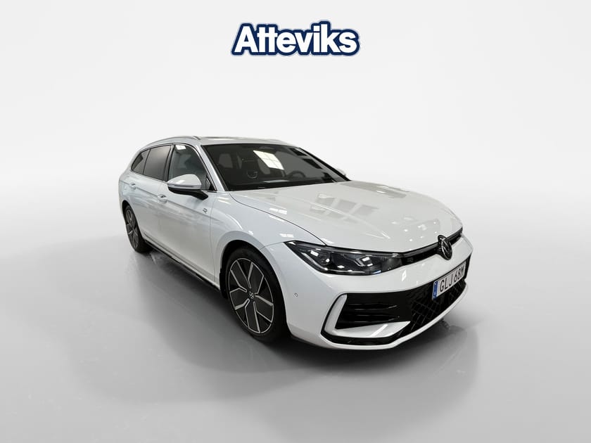 Bild 1 av Volkswagen Passat Sportscombi R-LINE 2.0 TDI 4M *Panoglastak/Elstolar/Keyless*