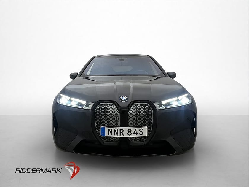 Bild 3 av BMW iX xDrive40 Sport Drag 360° Soft-Close HUD H/K CarPlay