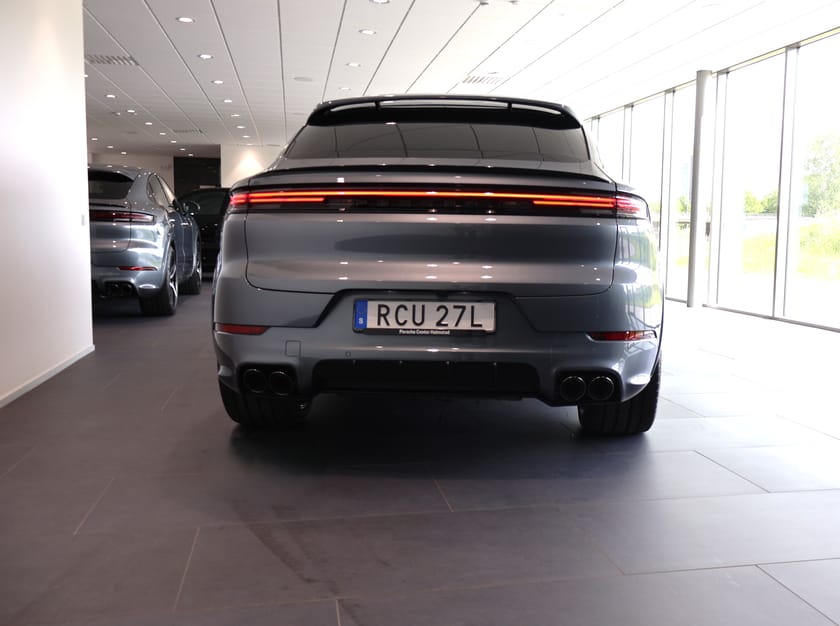 Bild 5 av Porsche Cayenne E-Hybrid Coupé Black Edition