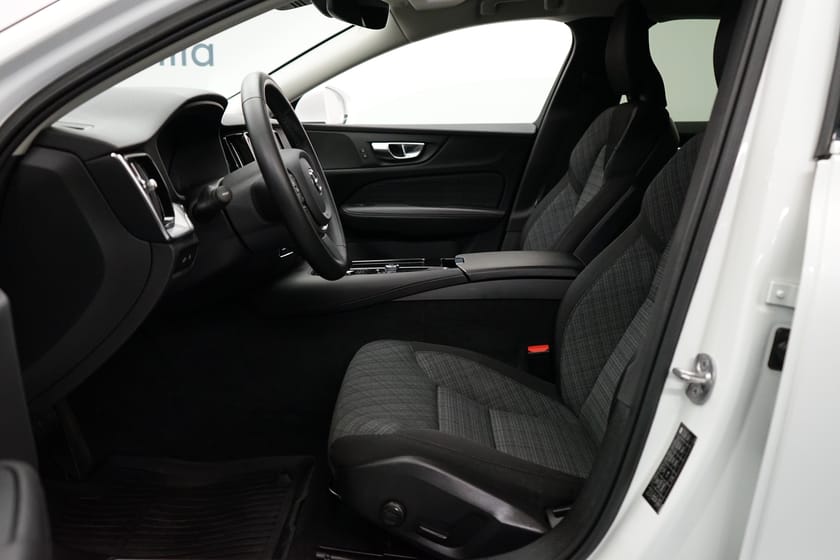 Bild 5 av Volvo V60 Recharge T6 Core Edition, Dragkrok, Parkeringskamera bak