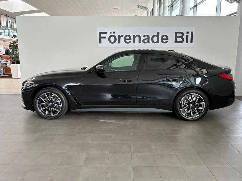 Bild 3 av BMW i4 eDrive40 Gran Coupé M Sport Drag 18" Rattvärme Adaptiv Farth.