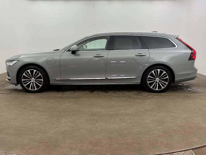 Bild 3 av Volvo V90 Recharge T6 AWD 350hk Core Kamera Drag Navi